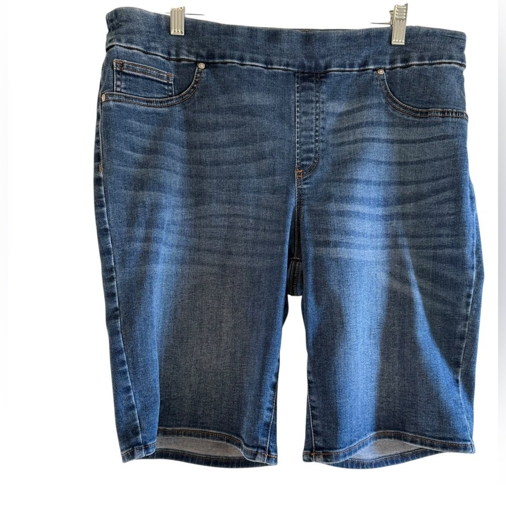 CHICOS Denim Slim Leg Pull On Short Size 12